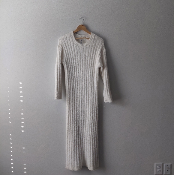 Lou & Grey Dresses & Skirts - Lou & Gray White Knit Maxi Dress
